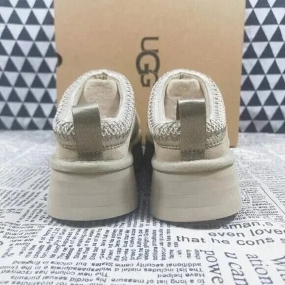 UGG Cream Platform Slippers - Picture 4 of 4